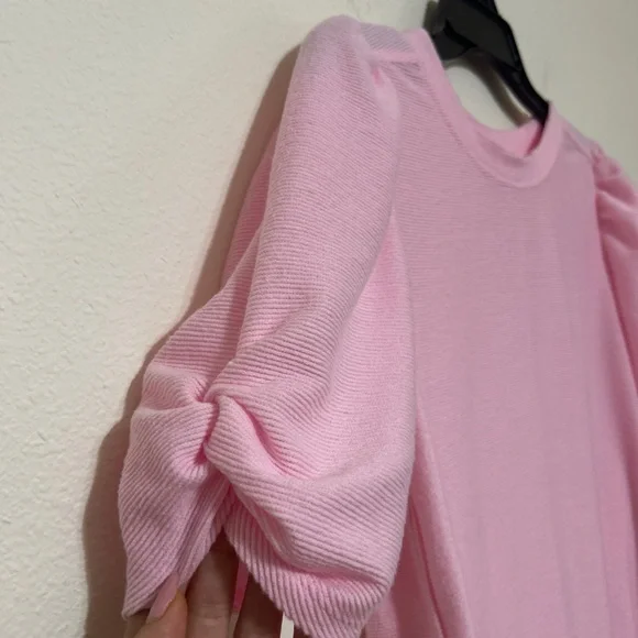 Crown & Ivy Pink Ribbed Short Puff Sleeve Blouse with Knotted Detail - Picture 5 of 8